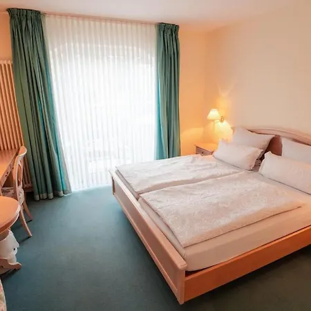 Otel Restaurant Zur Post Odenthal